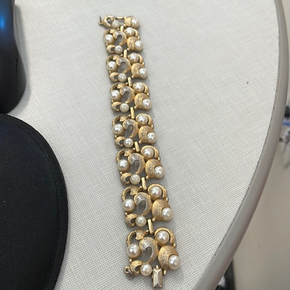 Trifari Jewelry - Vintage Trifari bracelet